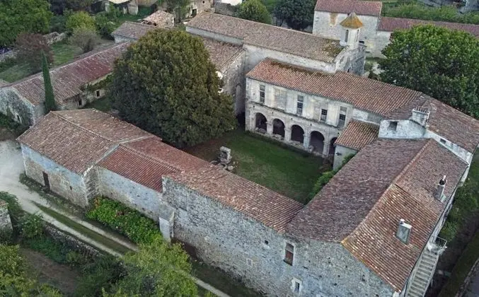 Association Le prieuré Saint Barthélémy - Dış Mekan