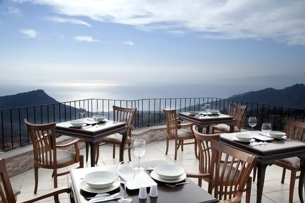 dining (on property)