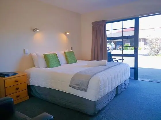 ASTON COURT MOTEL