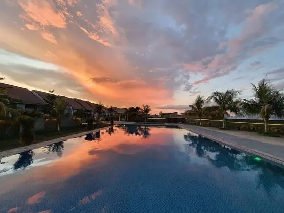 ASTON Gorontalo Hotel & Villas - Havuz