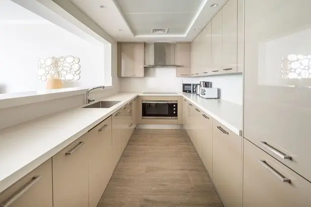 Astonishing & Grand 3BR w/ Beach Views & 2 Balconies! - İç Mekan