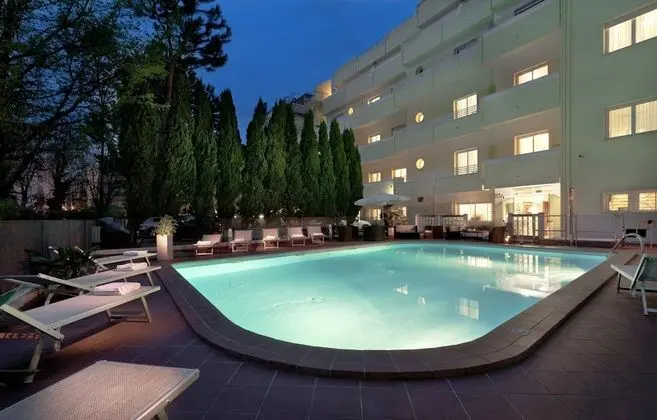 Astoria Suite Hotel - 1
