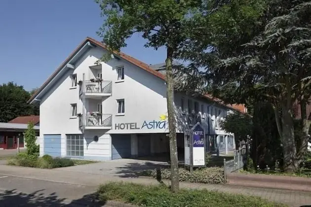 Astra Hotel Garni - Dış Mekan