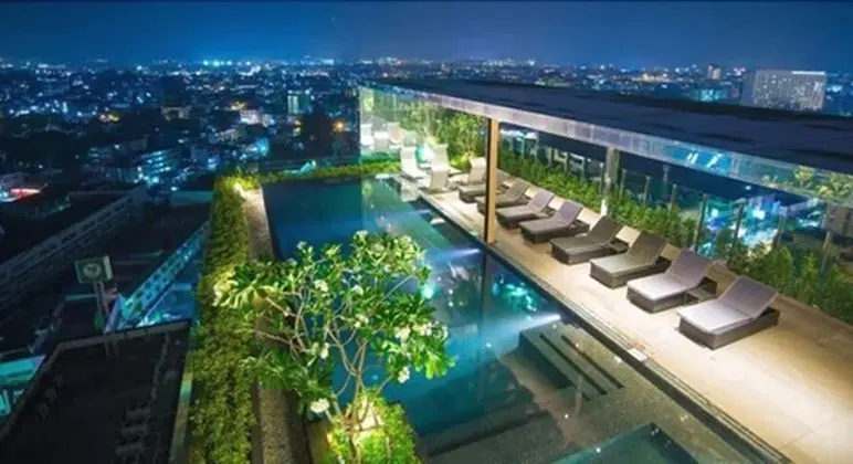 The Astra Luxury Suit condo - Havuz