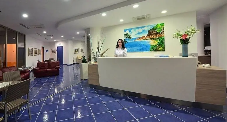 Astro Suite Hotel - Lobi
