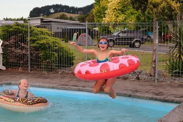 ASURE Parklands Motor Lodge - Havuz