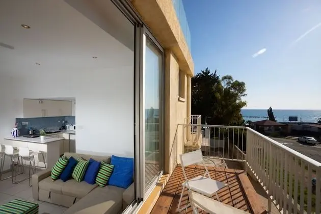 Athenaeum Beachside Studio