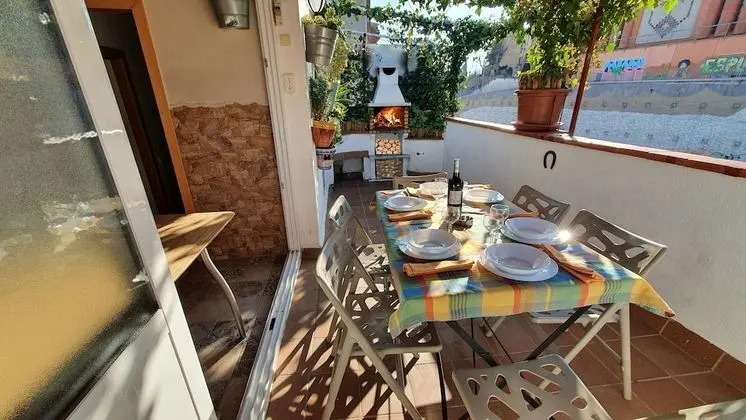 Atico con terraza y Barbacoa, junto linea Metro de BCN