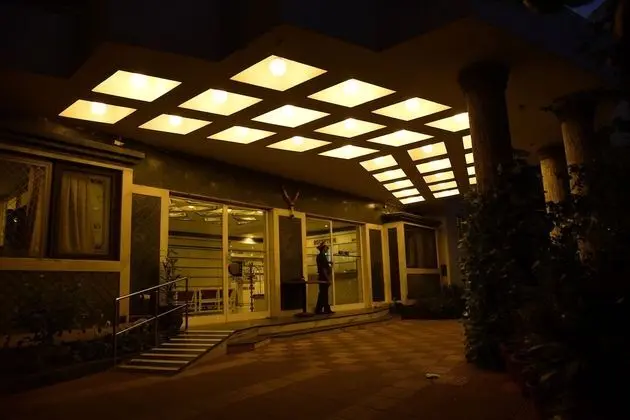 Hotel Atithi - Dış Mekan
