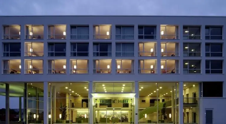 Atlantic Hotel an der Galopprennbahn