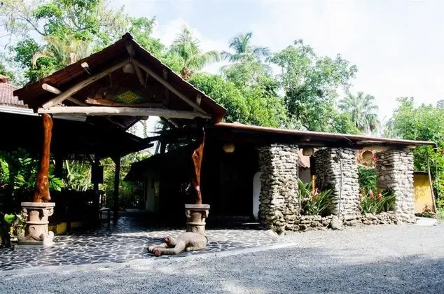 Atlantida Lodge
