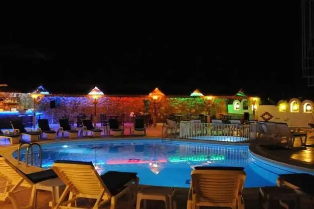 Atlantik Apart Otel - Havuz