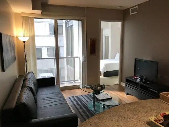 Atlas Suites on Yonge & Bloor - Oda