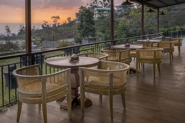 Atman Resort Dharamshala By Leisure Hotels - Yerinde Yemek
