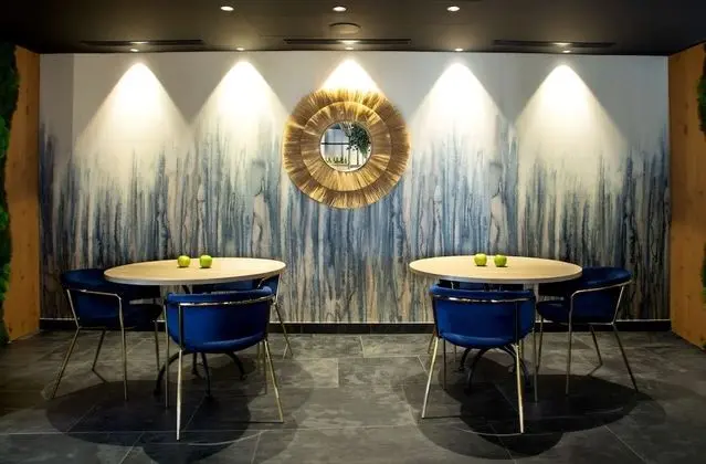 Atocha Hotel Madrid, Tapestry Collection by Hilton - Yerinde Yemek