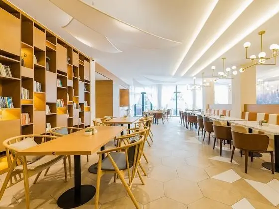 Atour Hotel Swimming Beach Qinglv Road Zhuhai - Yerinde Yemek