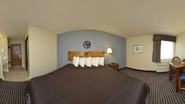 Atria Hotel and RV McGregor