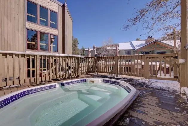 Atrium 104 Downtown Condos with on-site Hot Tub - Spa