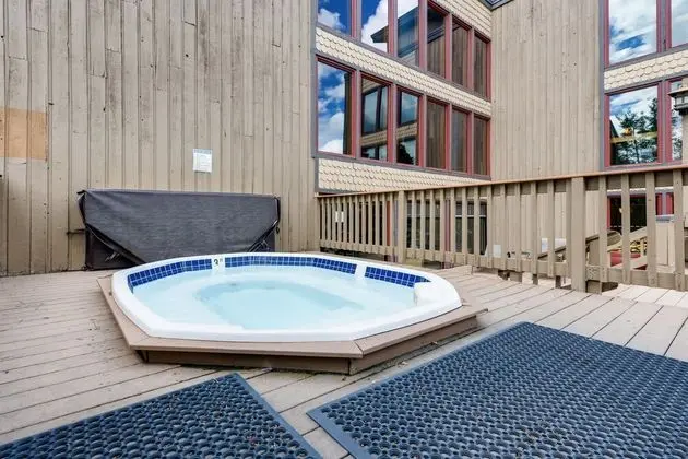 Atrium Condominiums - Havuz