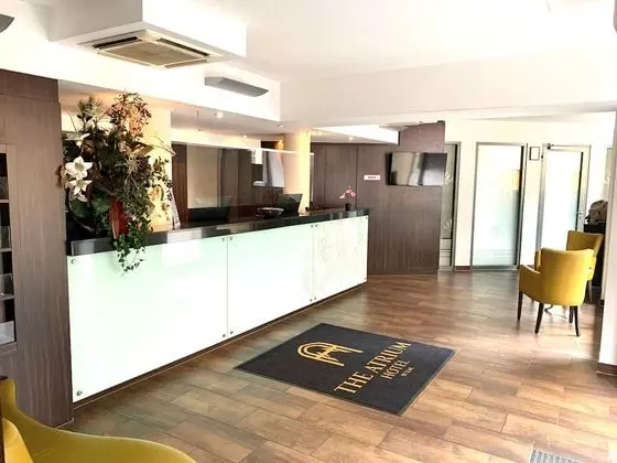 The Atrium Hotel - Lobi