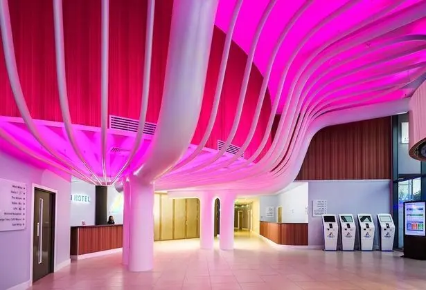Atrium Hotel Heathrow - Lobi