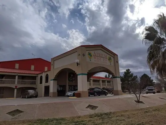 Atrium Inn - Dış Mekan