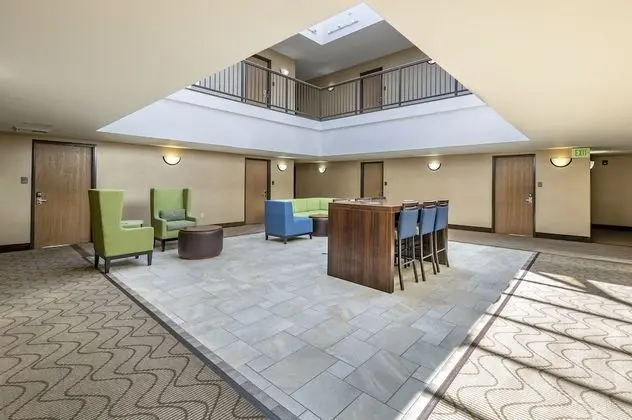 The Atrium Hotel - İç Mekan