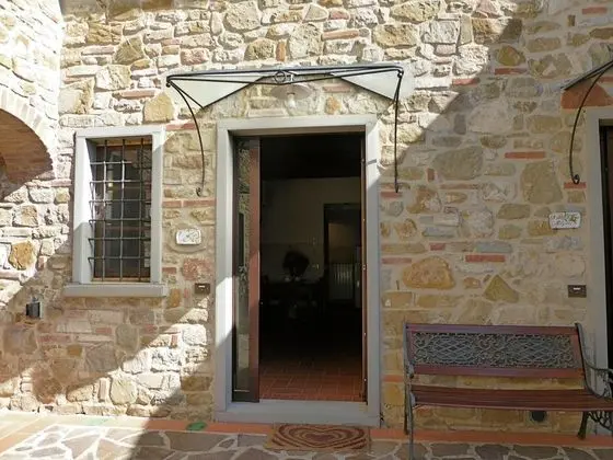 Attractive Apartment in Farmhouse With Pool in Beautiful Surroundings - Lobi