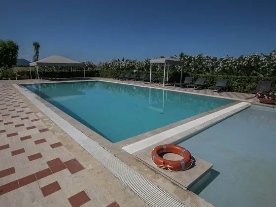 Attractive Apartment Near the Beach and the Clear Blue Sea