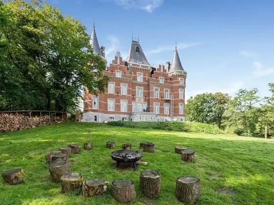 Attractive Appartment in Castle in Gesves With Fenced Garden