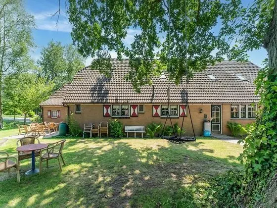 Attractive Farmhouse in Giethoorn With Garden