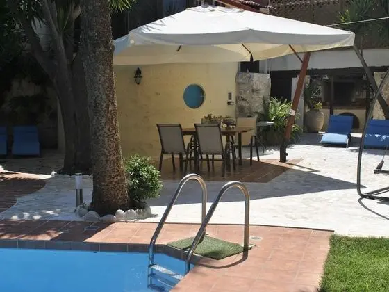 Attractive Greek House with Private Pool near Sea & City Center - Dış Mekan