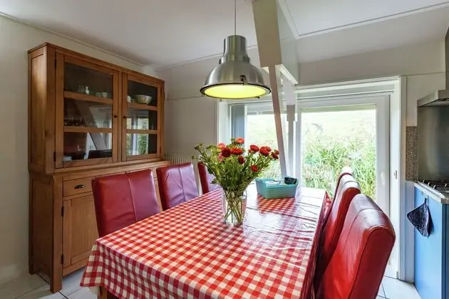 Attractive Holiday Home in Oostmahorn With Garden - Yerinde Yemek