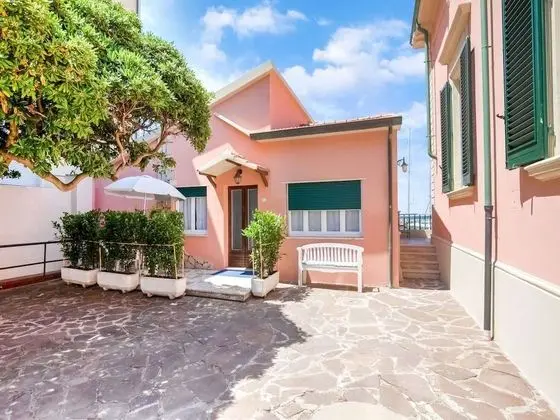 Attractive Holiday Home in San Vincenzo With a Sea-view