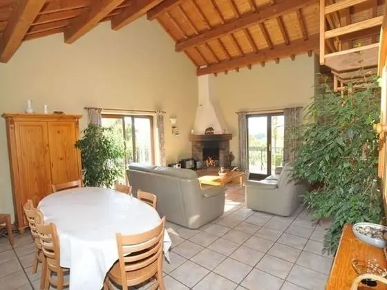 Attractive Holiday Home in Xhoffraix With Barbecue - Yerinde Yemek