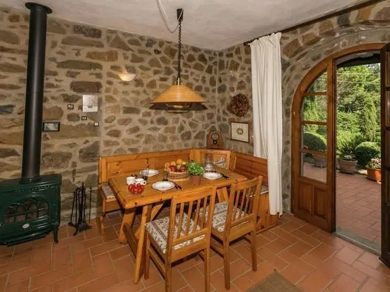 Attractive Villa in Selva Santa Fiora With Pool - Yerinde Yemek