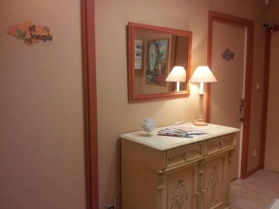 Au Berceau De Bernadette