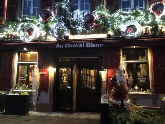 Au Cheval Blanc Hôtel et Restaurant - Dış Mekan