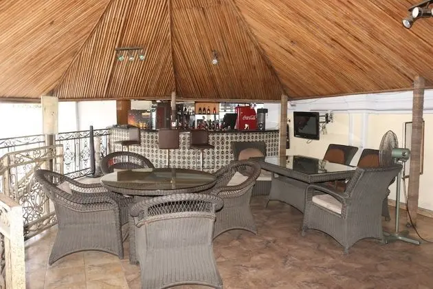 Au-delà des Frontieres Hotel