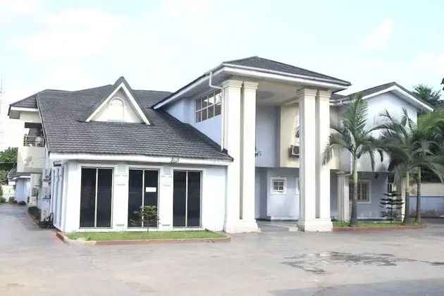 Au-delà des Frontieres Hotel