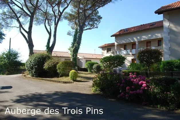 Auberge des Trois Pins - Dış Mekan