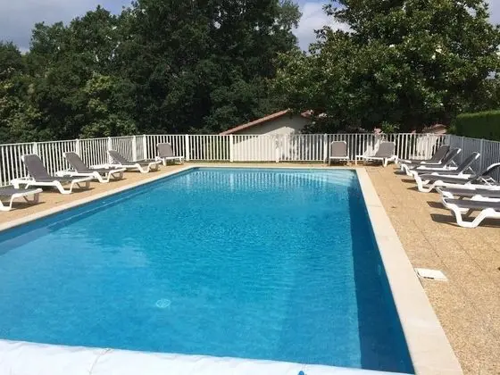 Auberge des Trois Pins - Havuz