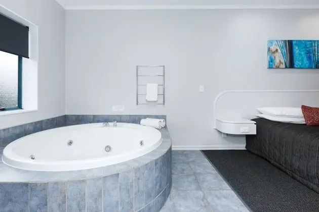 Aubyn Court Spa Motel - Havuz