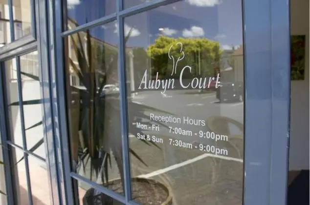 Aubyn Court Spa Motel - Lobi