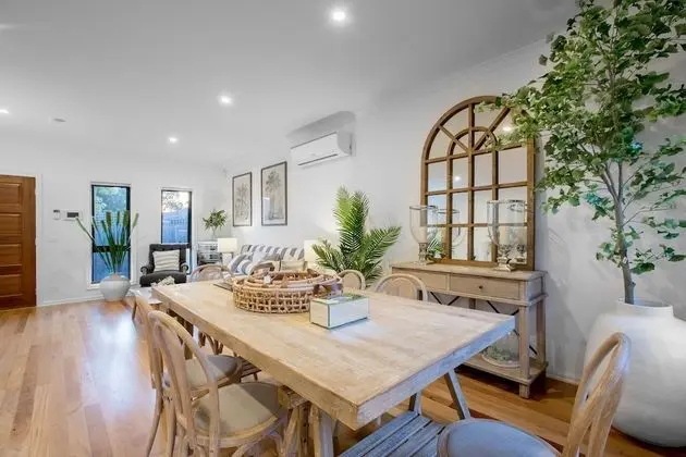 AUJOY 3 Bed Townhouse Burwood 3