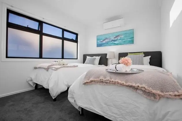 AUJOY 3 Bed Townhouse Burwood 3 - Oda