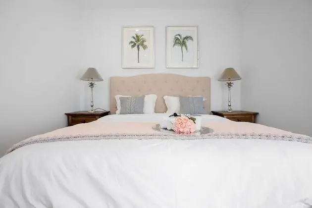 AUJOY 4 Bed Townhouse Burwood 2 - Oda