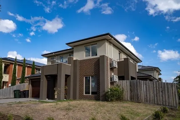 AUJOY 4 Bed  Townhouse Glen Waverley