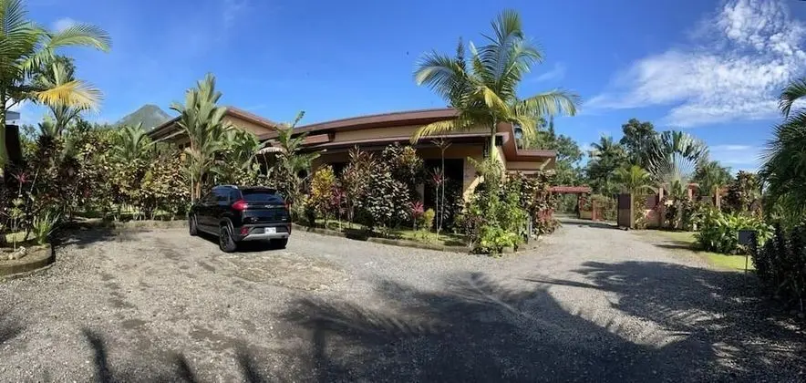 Aunty Arenal Lodge - Lobi