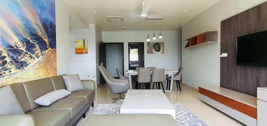 AURA SUITES